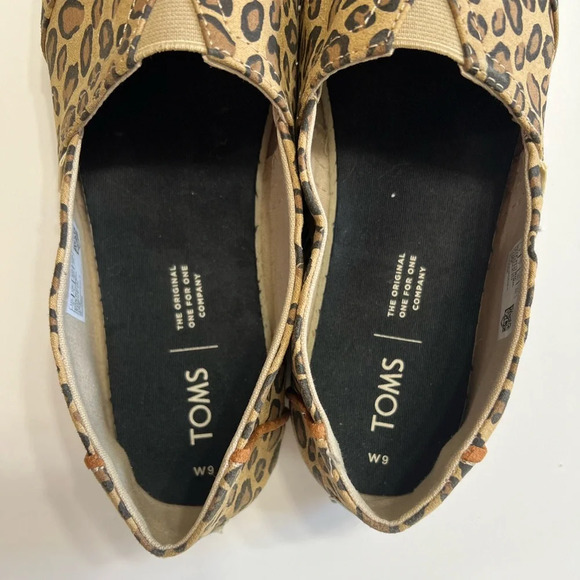 TOMS leopard print slip on flats - Picture 5 of 8
